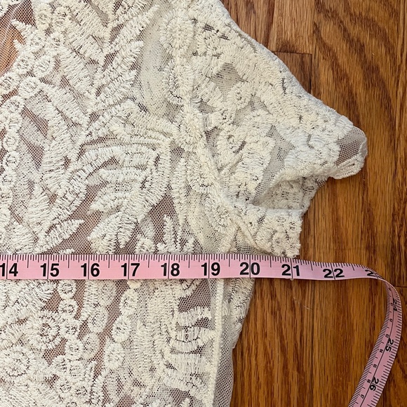 Elegant Cream Lace Women Top - Picture 3 of 4